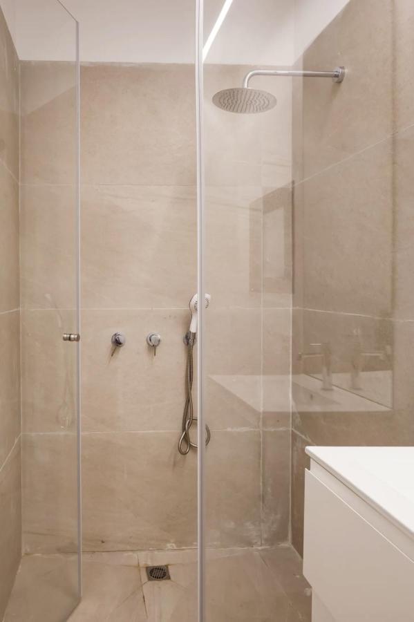 Renovated Large 3Rm Apartment 5 Min From The Beach テル・アビブ エクステリア 写真